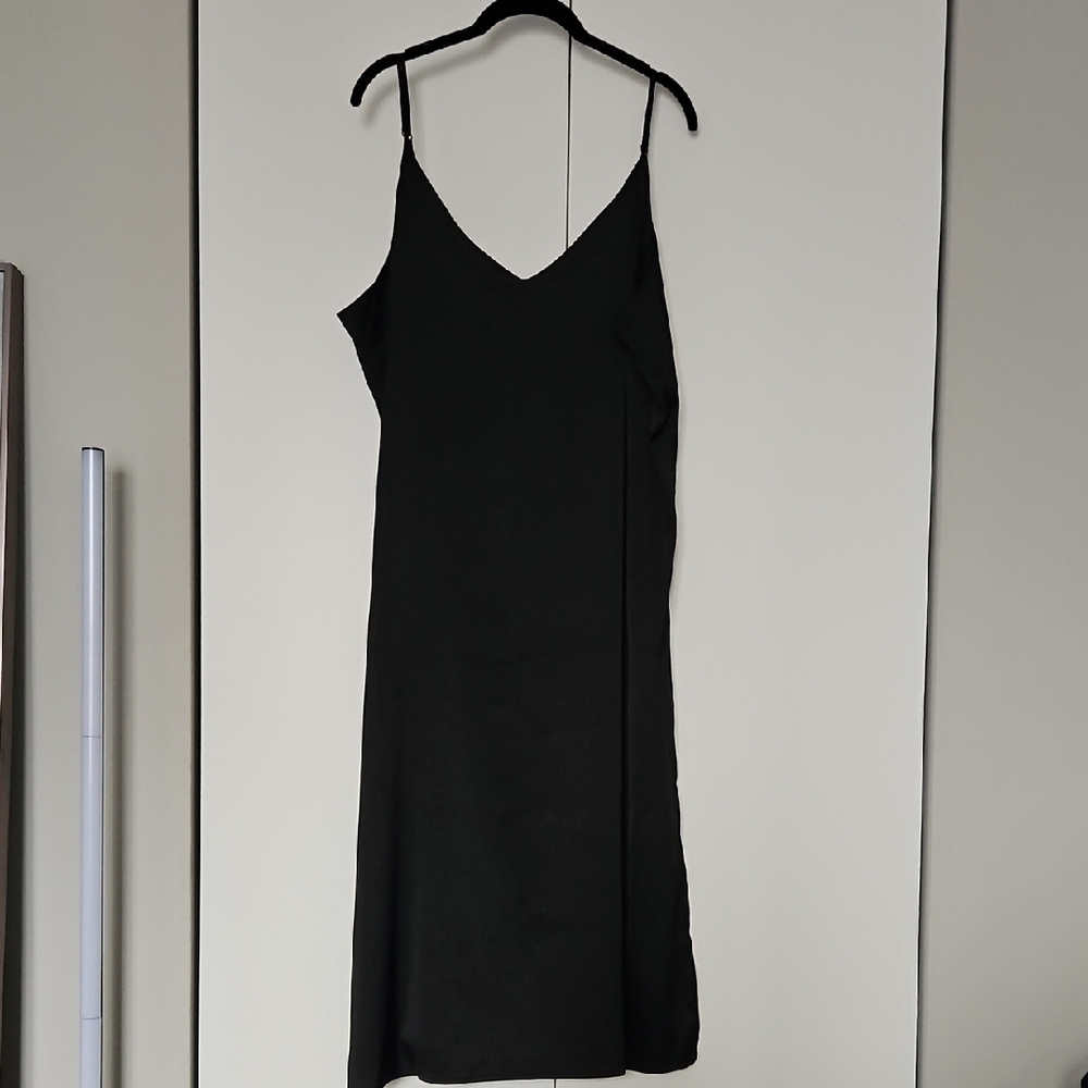 Chic Black Satin Midi Dress